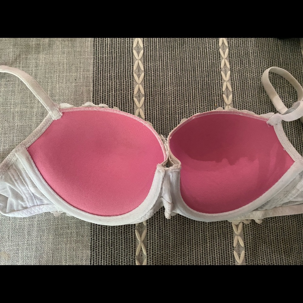 Pink bra - Picture 2 of 3